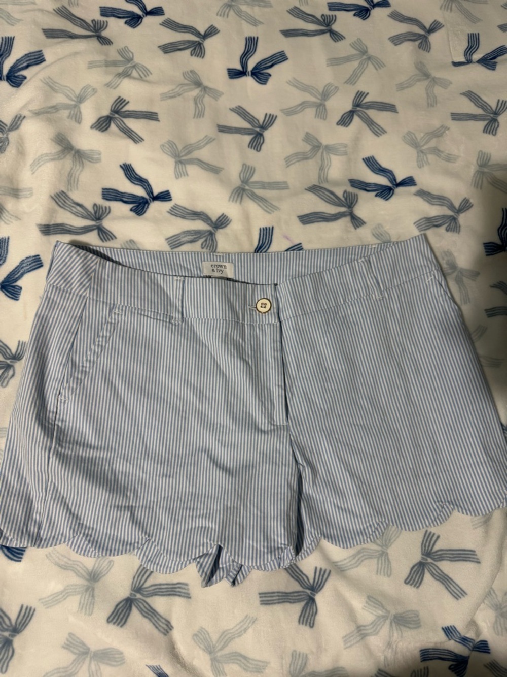 crown & ivy Light Blue and White Striped Scallop-Hem Shorts